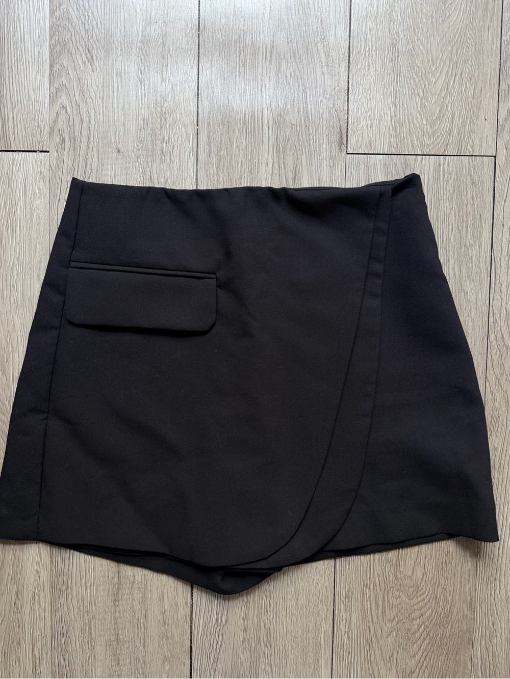 Zara black skort S